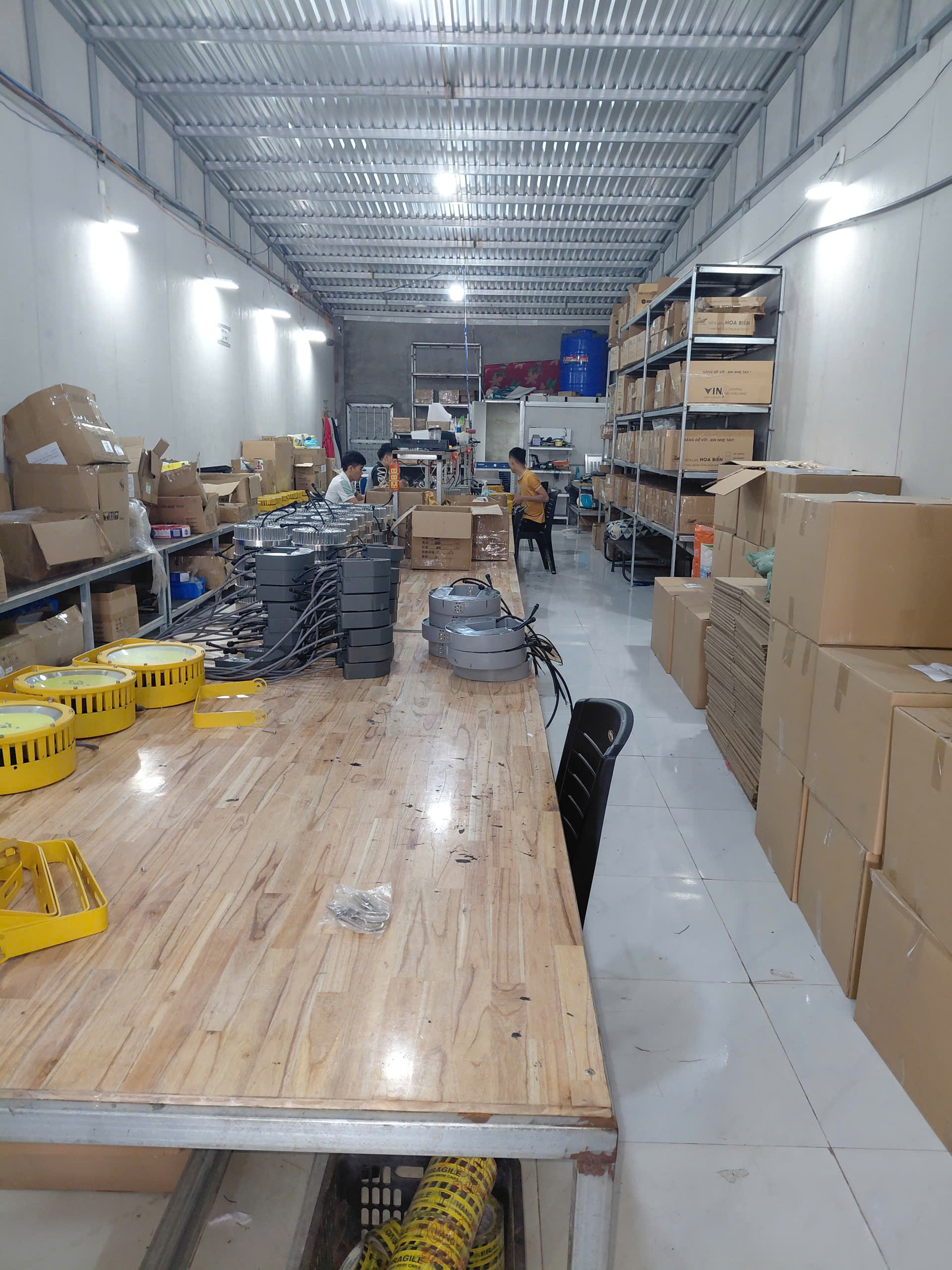Kho hàng đèn LED đánh cá Đông Nam tại Nghệ An