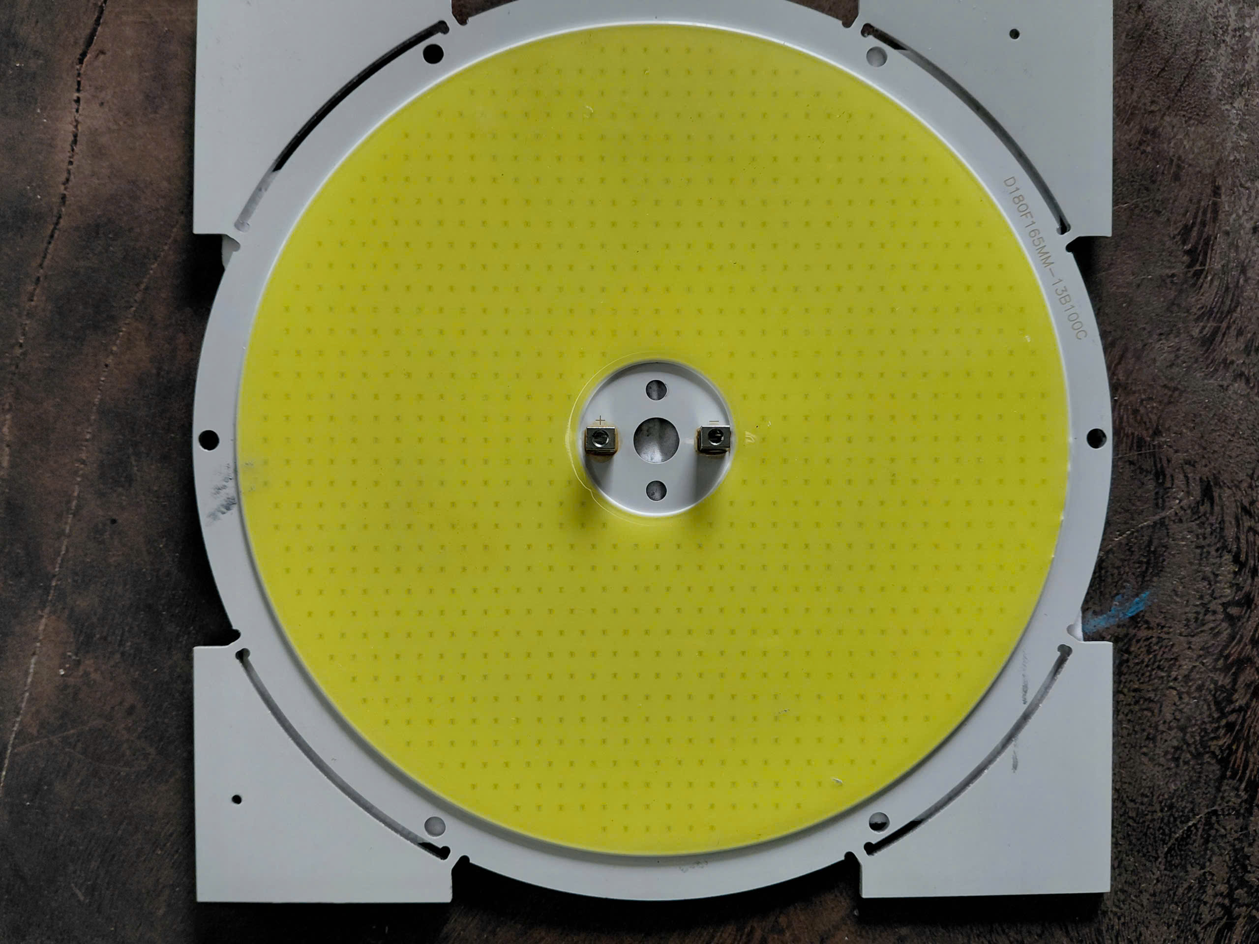 Tàu cá NA-90463-TS sử dụng đèn LED Đông Nam